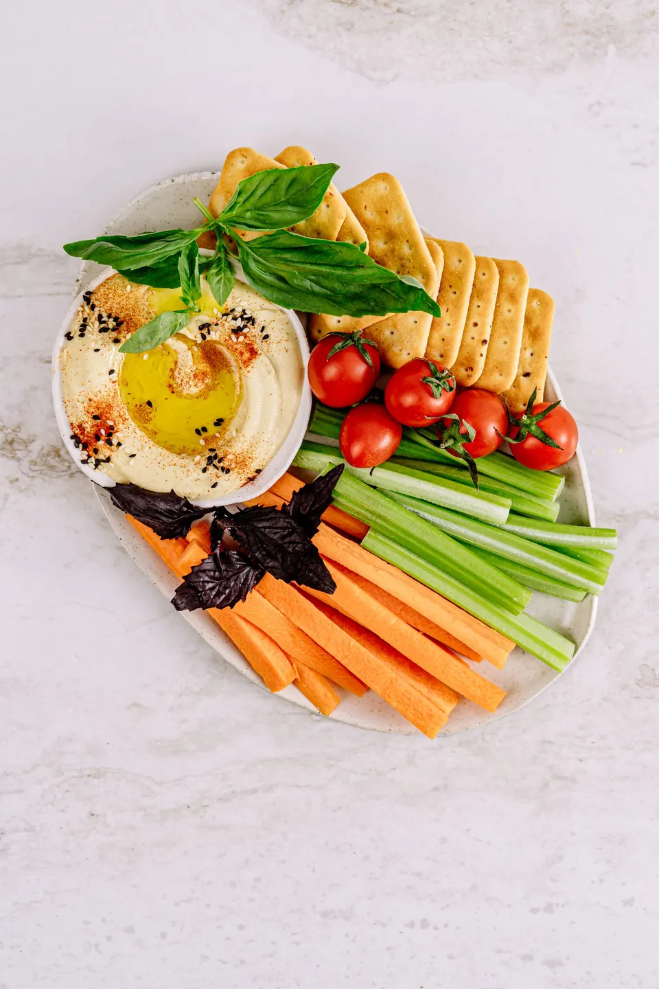 حمص وخضار وكراكرز